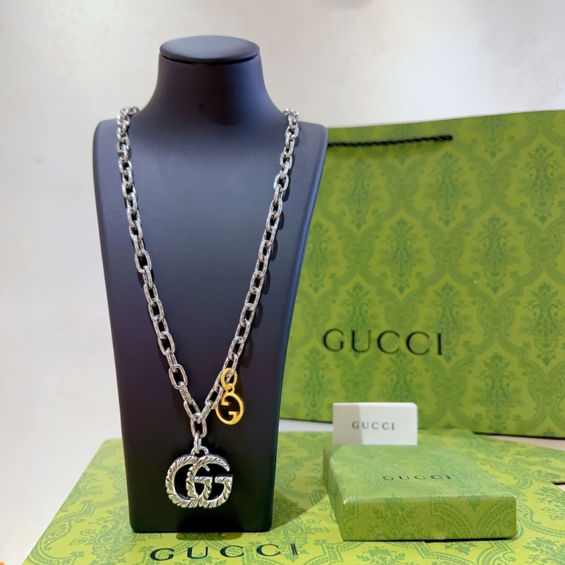 G*u*i necklaces